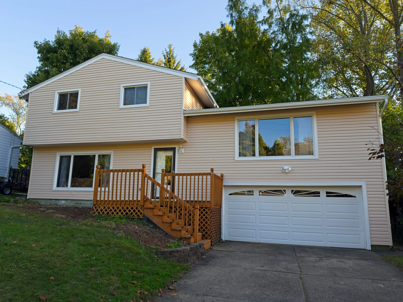 beautiful residential home in minneapolis with yellow vinyl siding color installation