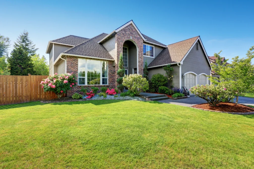 Luxery home in Minnetonka with new shingle roof installation and manicured lawn