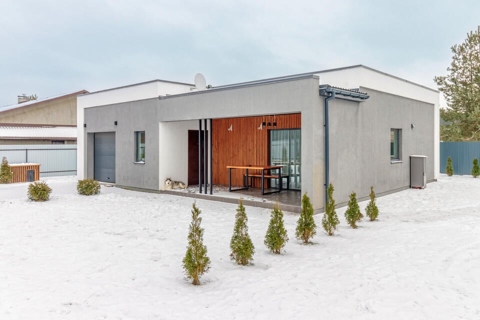 how much snow can a flat roof hold-modern home with a flat roof with snow