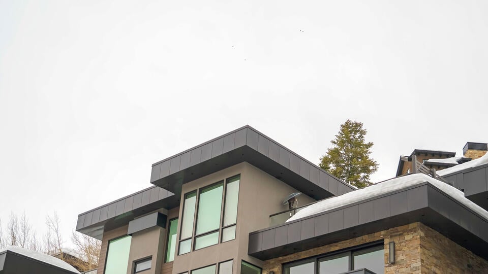 how to prevent ice buildup on a flat roof-modern home with a flat roof during winter